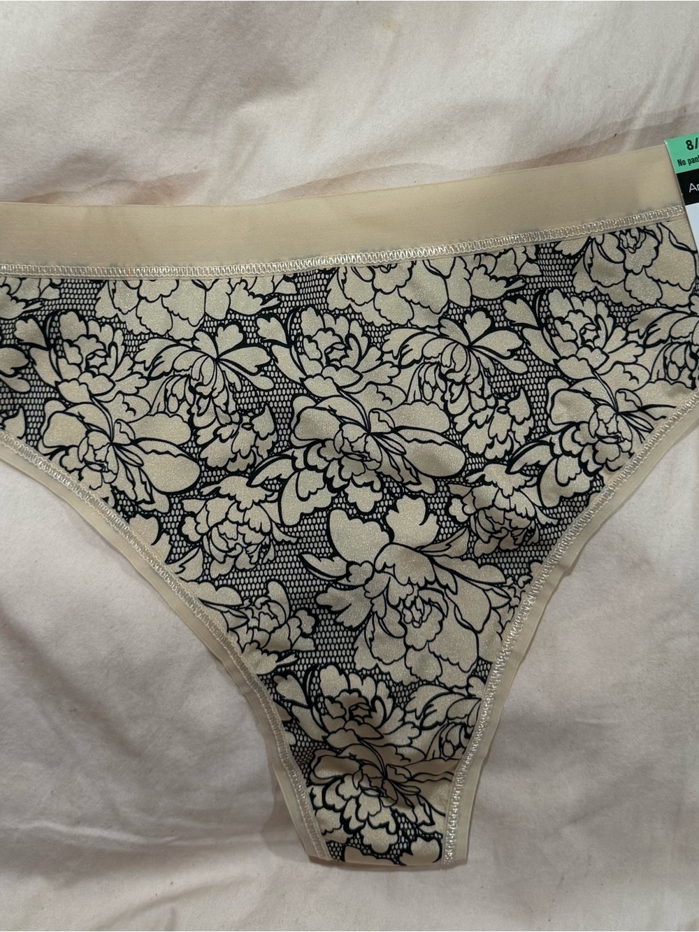 Set of 4 pairs of NWT Maidenform and Playtex thong panties